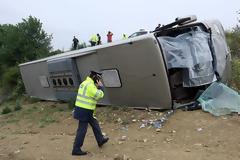 ΚΡΗΤΗ...Ανετράπη λεωφορείο μετά από σύγκρουση με ΙΧ - Νεκρός ο οδηγός του αυτοκινήτου