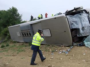 Φωτογραφία για ΚΡΗΤΗ...Ανετράπη λεωφορείο μετά από σύγκρουση με ΙΧ - Νεκρός ο οδηγός του αυτοκινήτου