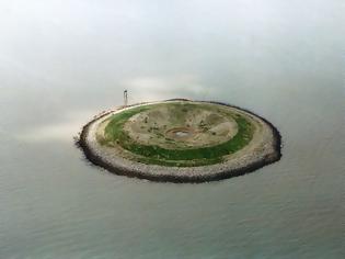 Φωτογραφία για Ένα νησί που κατασκευάστηκε ως μέρος μιας δαπανηρής μηχανικής προσπάθειας