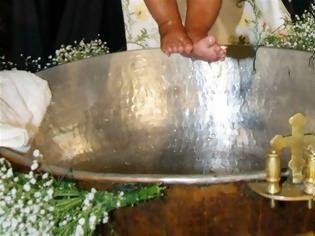 Φωτογραφία για Βάφτισαν την κορούλα τους ο γνωστός πολιτικός και η δημοσιογράφος (ΦΩΤΟ)