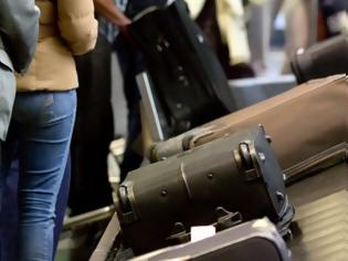 Φωτογραφία για Ταξίδι με αεροπλάνο: Γιατί πρέπει να προσέχουμε με τις βαλίτσες