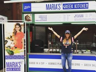 Φωτογραφία για Η Maria Menounos άνοιξε καντίνα με ελληνικό φαγητό στη Βοστώνη (pic)