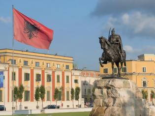 Φωτογραφία για Ξεκίνησε αιφνίδια εθνικο-θρησκευτική διαμάχη στην Αλβανία