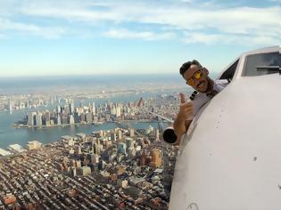 Φωτογραφία για Οι selfies πιλότου που έχουν διχάσει το διαδίκτυο!