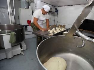 Φωτογραφία για Ψωμί, ελιόψωμο και σταφιδόψωμο θα ψήνει και θα μοιράζει ο Στρατός στη ΔΕΘ (ΦΩΤΟ)