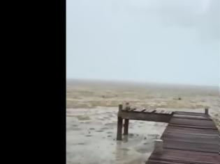 Φωτογραφία για Απίστευτο:Ο τυφώνας Ιρμα άδειασε τον...Ωκεανό..!! (βίντεο)