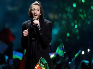 Φωτογραφία για Η συγκλονιστική εξομολόγηση του πορτογάλου νικητή της Eurovision που δίνει μάχη για τη ζωή του