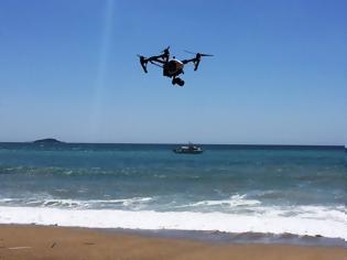 Φωτογραφία για Drone κλέφτης στα Λιμανάκια Βουλιαγμένης κλέβει προσωπικά αντικείμενα από λουόμενους
