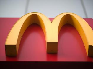 Φωτογραφία για Το σεξουαλικό υπονοούμενο που κρύβεται πίσω από το σήμα των McDonald’s
