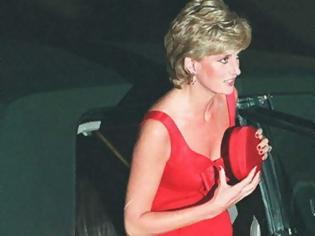 Φωτογραφία για Ο λόγος που η πριγκίπισσα Diana κρατούσε πάντα τα τσαντάκια της κολλητά στο στήθος της