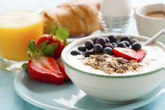 Τέσσερα μικρά λάθη που κάνεις όταν τρως πρωινό και σου προσθέτουν κιλά