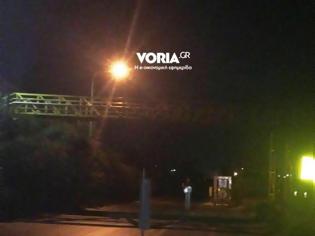 Φωτογραφία για 22χρονος κρεμάστηκε από γέφυρα στη Θεσσαλονίκη – Σοκάρουν οι εικόνες
