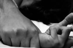 Σοκ στη Λάρισα: Στρατιωτικός βίαζε την κόρη του επί σειρά ετών