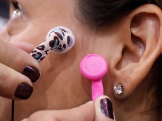 Φωτογραφία για Υπάρχει σοβαρός λόγος που πρέπει να καθαρίζεις τα ακουστικά σου