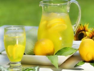 Φωτογραφία για Τι πρέπει να προσέχουμε πίνοντας χυμό από λεμόνι - λεμονάδα