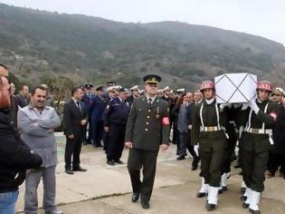 Φωτογραφία για Έλληνας βετεράνος κηδεύεται με στρατιωτικές τιμές στην Τουρκία