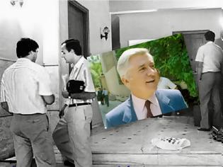 Φωτογραφία για Σαν σήμερα πριν από 28 χρόνια: Ο Παύλος Μπακογιάννης δολοφονείται στην είσοδο του γραφείου του από τη 17Ν [photos - video]