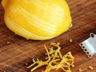 Φωτογραφία για Τι θα συμβεί αν βάλετε μια φλούδα λεμόνι μέσα στο πλυντήριο πιάτων σας