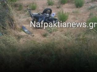 Φωτογραφία για Ξηροπήγαδο: Σύγκρουση ΙΧ με δίκυκλο με έναν τραυματία - Η μηχανή εκτοξεύτηκε σε χωράφι