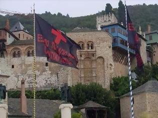 Φωτογραφία για Άγιο Όρος – Σήκωσαν μαύρες σημαίες στην Ι.Μ. Δοχειαρίου που αναγράφουν: «Έξω οι Αντίχριστοι από το Άγιον Όρος»