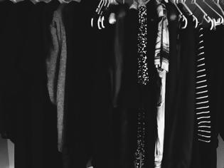 Φωτογραφία για Πώς να διατηρήσετε το μαύρο χρώμα στα ρούχα σας