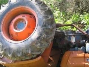 Φωτογραφία για Καρέ - καρέ η δύσκολη επιχείρηση απεγκλωβισμού νεαρού αγρότη στο Δρέπανο - Είχε καταπλακωθεί από τρακτέρ [video]