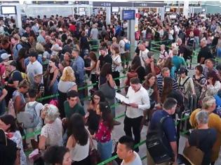 Φωτογραφία για Χάος στα αεροδρόμια του πλανήτη: Κατέρρευσαν τα συστήματα check-in σε ΗΠΑ, Αγγλία, Γαλλία, Ελβετία