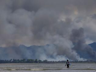 Φωτογραφία για Ποιος καίει τα χωριά των Ροχίνγκια;