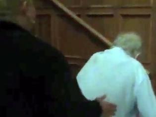 Φωτογραφία για Βίντεο - ντοκουμέντο: Ο Χιου Χέφνερ καταβεβλημένος περπατά με πι