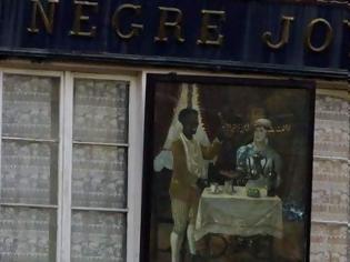 Φωτογραφία για Η ιστορία πίσω από ξύλινη πινακίδα σοκολατοποιίας που διχάζει το Παρίσι [photos]