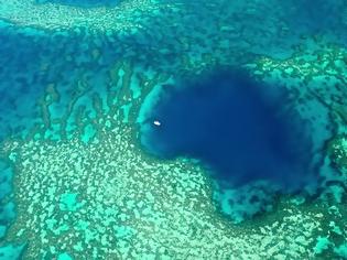 Φωτογραφία για Υπάρχει παράδεισος: Ανακάλυψαν «μπλε τρύπα», αλλά δεν θέλουν να ξέρουμε τις συντεταγμένες της