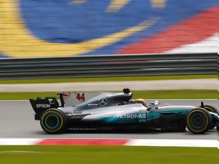Φωτογραφία για GP Μαλαισίας: O Hamilton την Pole, δράμα Vettel
