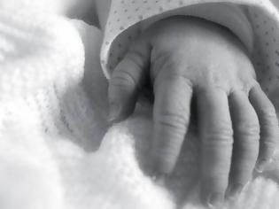 Φωτογραφία για ΣΟΚ: Μητέρα πέταξε το νεογέννητο μωρό της στην αποχέτευση