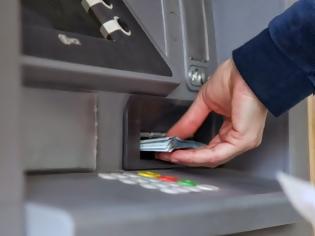 Φωτογραφία για Πως οι κλέφτες μαθαίνουν το PIN του τραπεζικού σας λογαριασμού: Μέτρα προστασίας... [video]