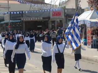 Φωτογραφία για Παρέλαση μαθητριών μόνο με μαντίλες για πρώτη φορά στην Ξάνθη