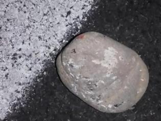 Φωτογραφία για Πατρών - Πύργου: Πέταγαν πέτρες σε αυτοκίνητα - Πέτυχαν νταλίκα! Από θαύμα δεν έγινε κάποιο ατύχημα στη εθνική οδό