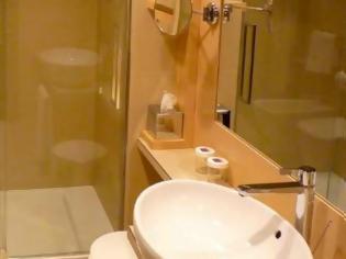 Φωτογραφία για Ξενοδοχεία: Γιατί δεν πρέπει να πίνετε νερό από τα ποτήρια του μπάνιου