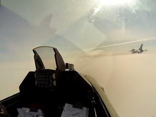Φωτογραφία για ΑΠΙΣΤΕΥΤΟ ΒΙΝΤΕΟ: Οι πάγοι της Γροιλανδίας με τη ματιά ενός πιλότου F-16... [video]