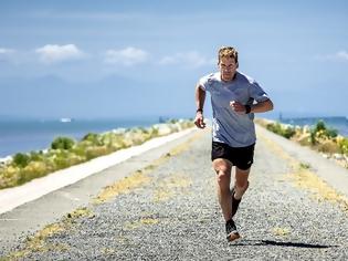 Φωτογραφία για O Έλληνας που αναβίωσε τον θρύλο του Φειδιππίδη, τρέχοντας 246 χιλιόμετρα, συνεχίζει να τρέχει