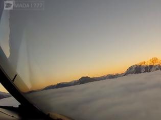 Φωτογραφία για Απίστευτη προσγείωση μέσα από σύννεφα [video]