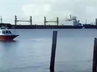 Φωτογραφία για Σύγκρουση φορτηγών πλοίων στον Αμαζόνιο! [video]