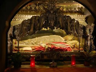 Φωτογραφία για The Finding of the Relics of Saints Gervasios and Protasios by Saint Ambrose of Milan