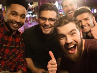 Φωτογραφία για Οι άντρες περνούν καλύτερα με τους φίλους παρά με τη σύντροφο, μας λέει νέα έρευνα
