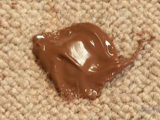Φωτογραφία για Πώς να αφαιρέσετε το λεκέ σοκολάτας από τα υφάσματα