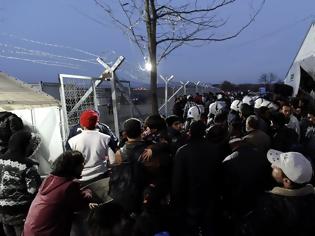 Φωτογραφία για Welt: Η Ελλάδα δεν φυλάει τα σύνορά της και αφήνει μετανάστες να φεύγουν προς τη Γερμανία