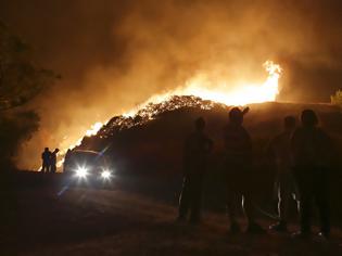Φωτογραφία για Πύρινη κόλαση στην Πορτογαλία: Ξέσπασαν 440 πυρκαγιές σε 24 ώρες -3 νεκροί