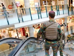 Φωτογραφία για Τρόμος σε εμπορικό κέντρο: Ποιος ο άντρας που έσπειρε τον πανικό - Προσοχή