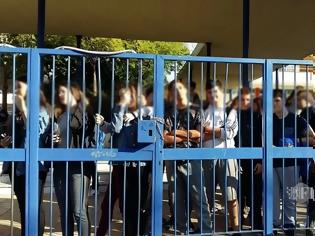 Φωτογραφία για Μαθητές... νομάδες στο ίδιο τους το σχολείο στα Χανιά