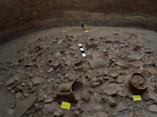 Φωτογραφία για O ομαδικός αρχαίος τάφος στο Φάληρο [video]