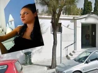 Φωτογραφία για Αλήτη, εσύ την έφαγες - Σκηνές σοκ στην κηδεία της 32χρονης Δώρας - Σε ποιον επιτέθηκε η αδερφή της [video]